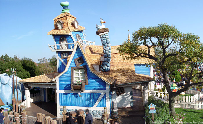 Goofy's Paint 'n' Play House Gallery - Tokyo Disneyland
